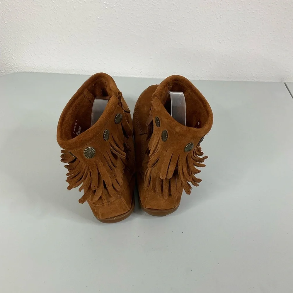 Minnetonka Fringe Suede Ankle Boots‎ Size 8
